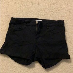Plain black folded shorts